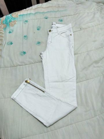 Calça jeans branca tam: 38 Cós alto, R$20