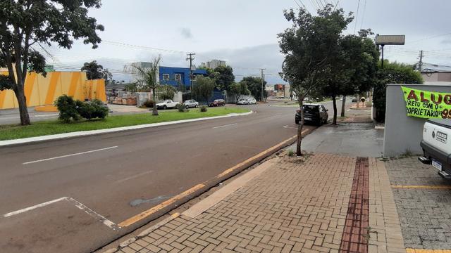 Salão Comercial área de 180 M² , 2 WCS, pia ótima localização - Foto 2