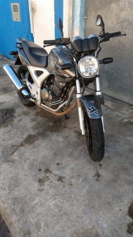 MOTO CBX TWISTER
