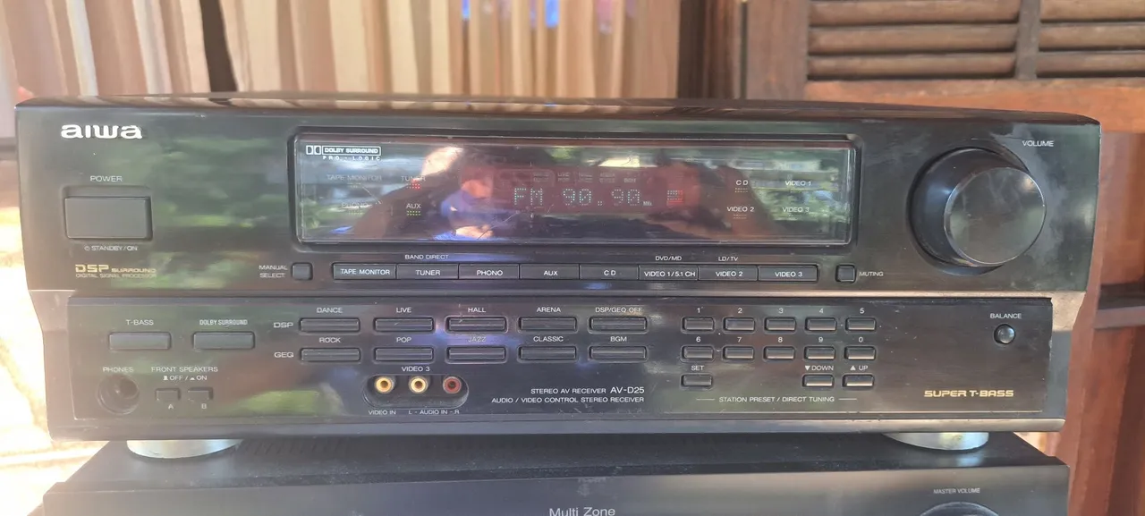 Magnífico receiver AV-D25 AIWA SEM SOM 450,00