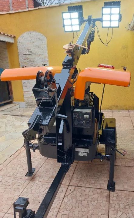 TORRE DE ILUMINAÇÃO GERADOR 4 REFLETORES A DIESEL - Foto 2