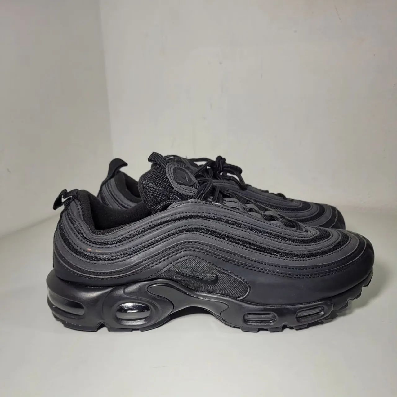 air max plus 97 triple black