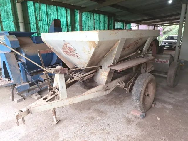 Distribuidora de fertilizantes Maschietto Ca 2500 Usado - Foto 5