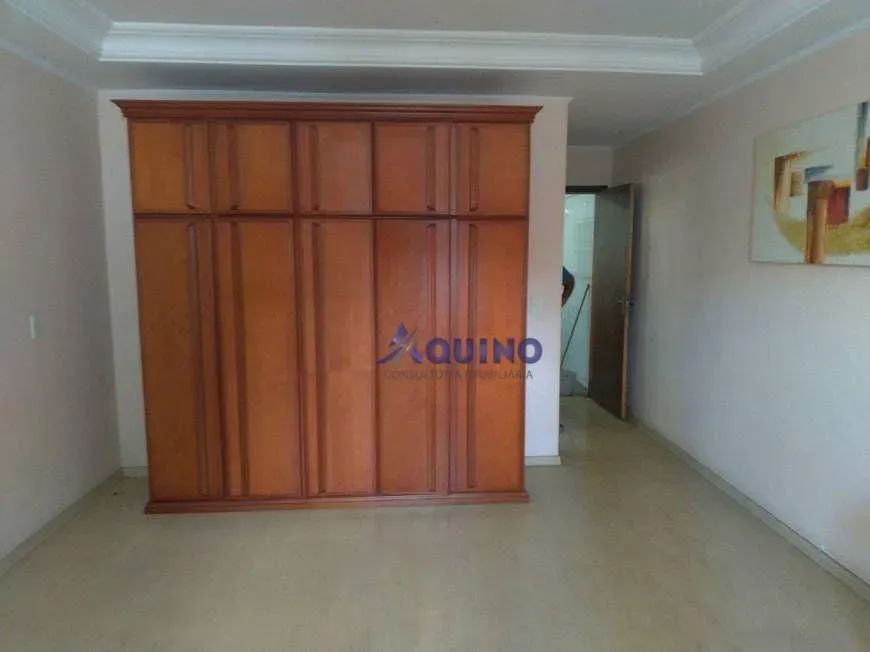 Casa em excelente localização, com potencial para moradia e negócios, garagem para até 10  - Foto 12