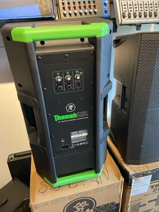 Caixa de Som Mackie 1300W Thrash 212 - Foto 2