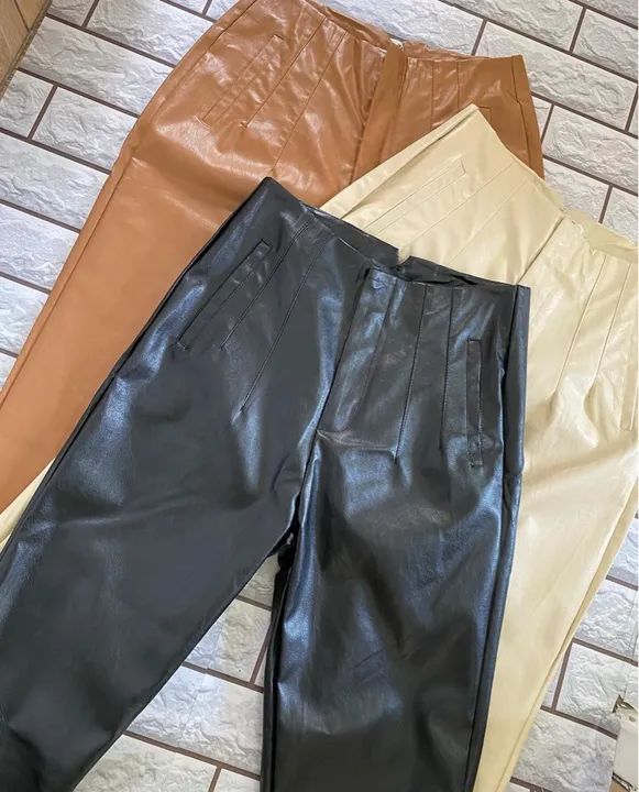Vendo Calça de Couro Fake Tamanho P Nunca Usada - Foto 2