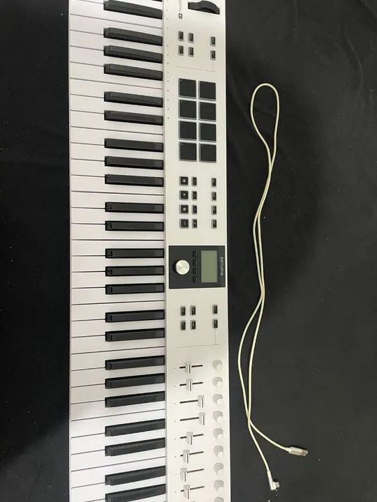 Teclado Controlador Arturia Keylab Essentials 61 Teclad