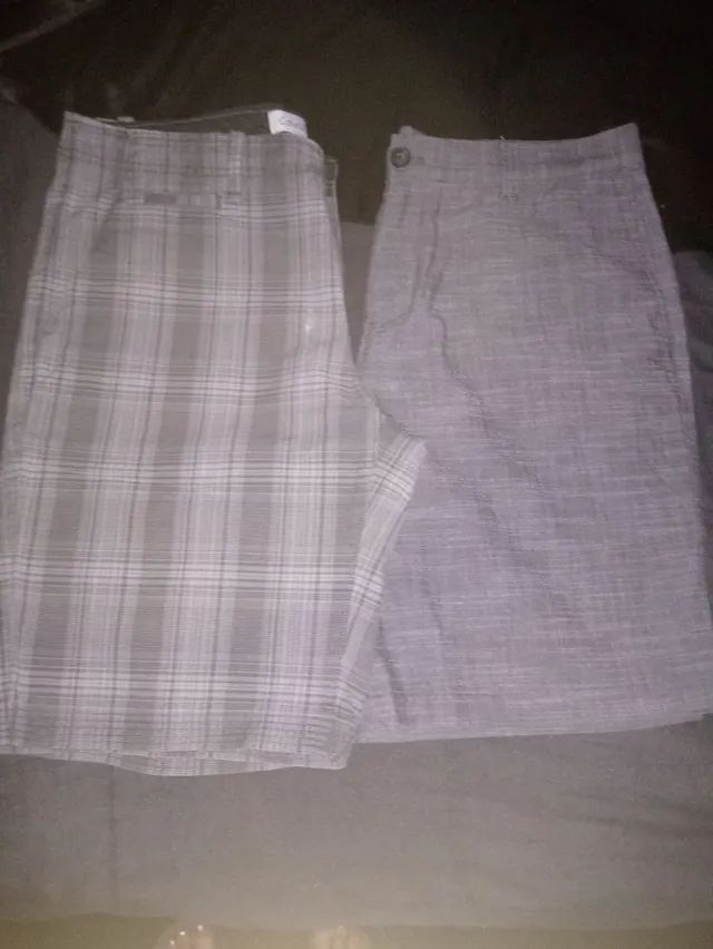2 Bermudas Calvin Klein, 42 e 44