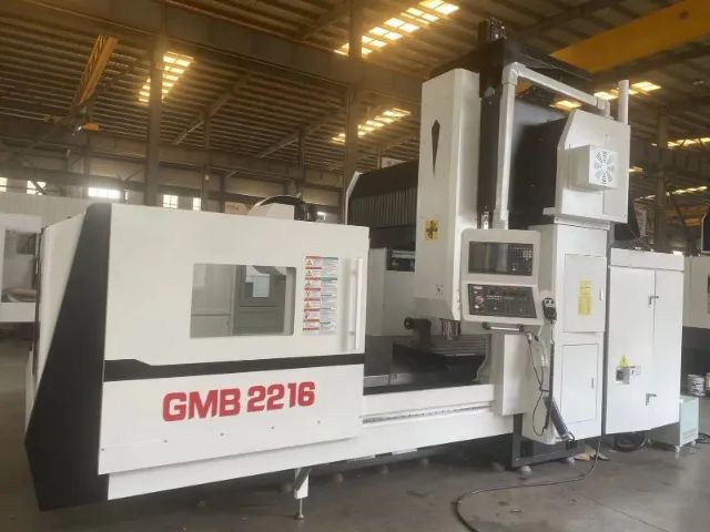 Centro de Usinagem portal GMB 2200x1600x800 com  Mitsubishi M80V (Nova)