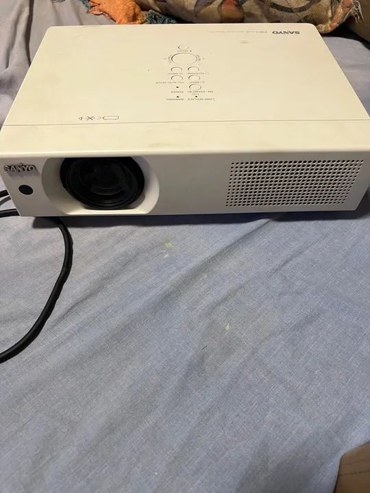 Projetor sanyo Pro Xtrax Multiverse PLC-XU101 - Foto 5