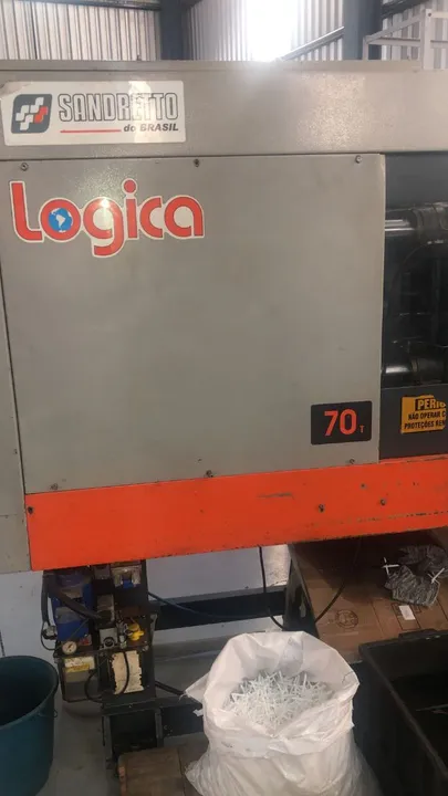 Maquina injetora 