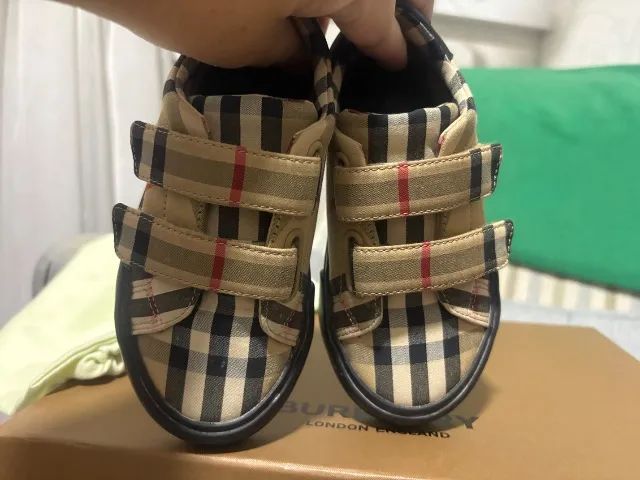 Tênis Burberry infantil original tamanho 25