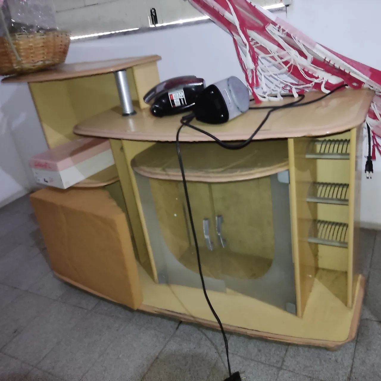 Hack - Estante de TV com prateleiras e vidro