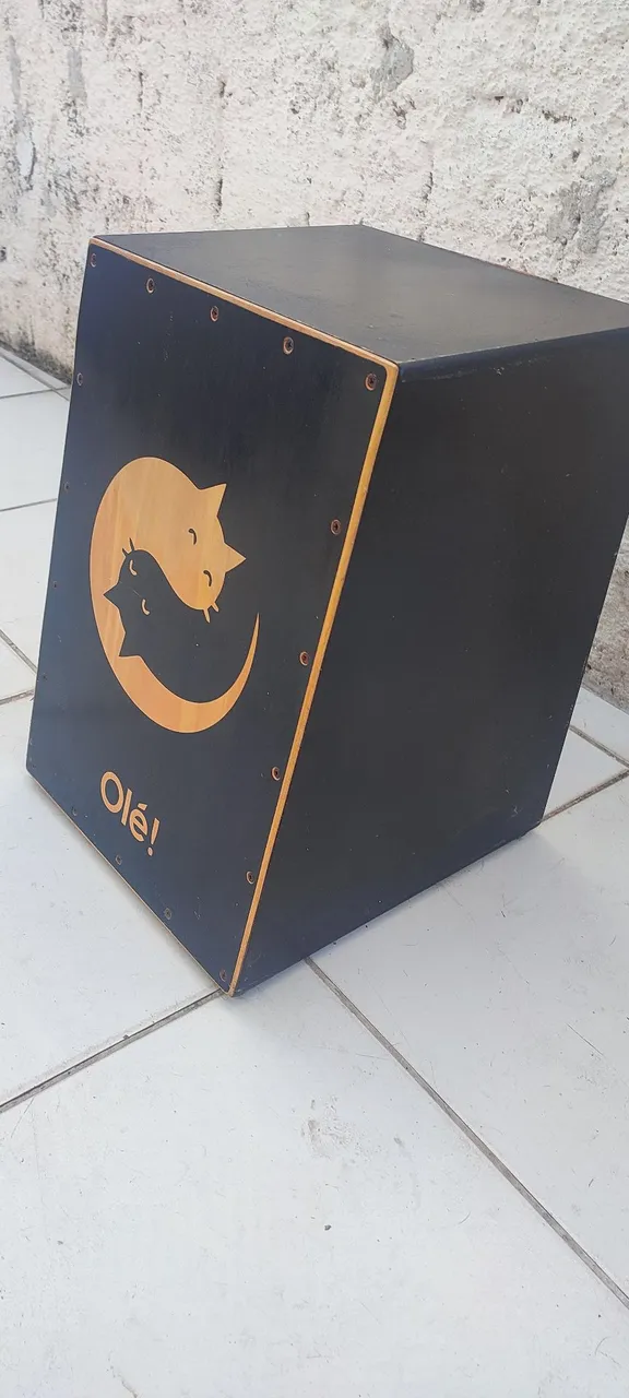Caixa de ritmo Cajón com design de gato