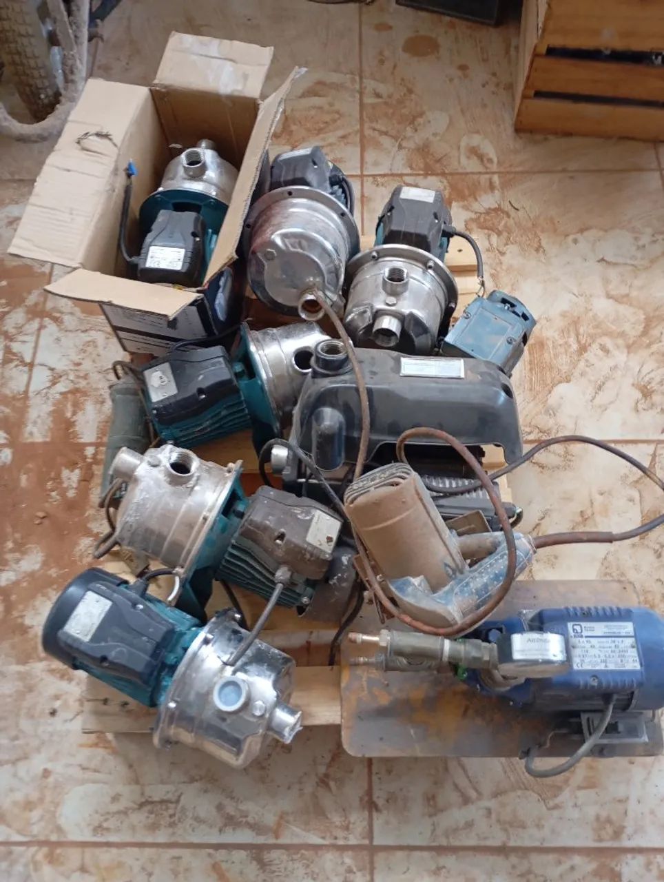 Lotes de bombas inox para reparo ou peças