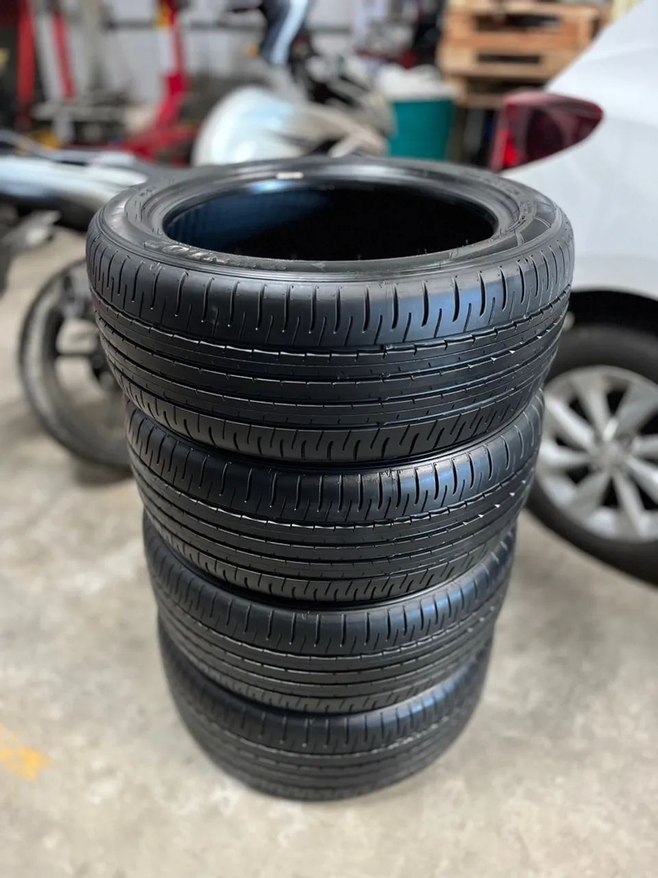 Pneu 225/50R18 95V - Foto 4