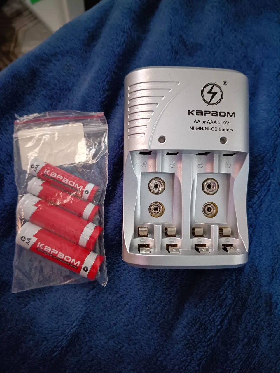 Kit bateria e pilha recarregável Kapbom | 2 Pilhas AA | 2 Pilhas AAA