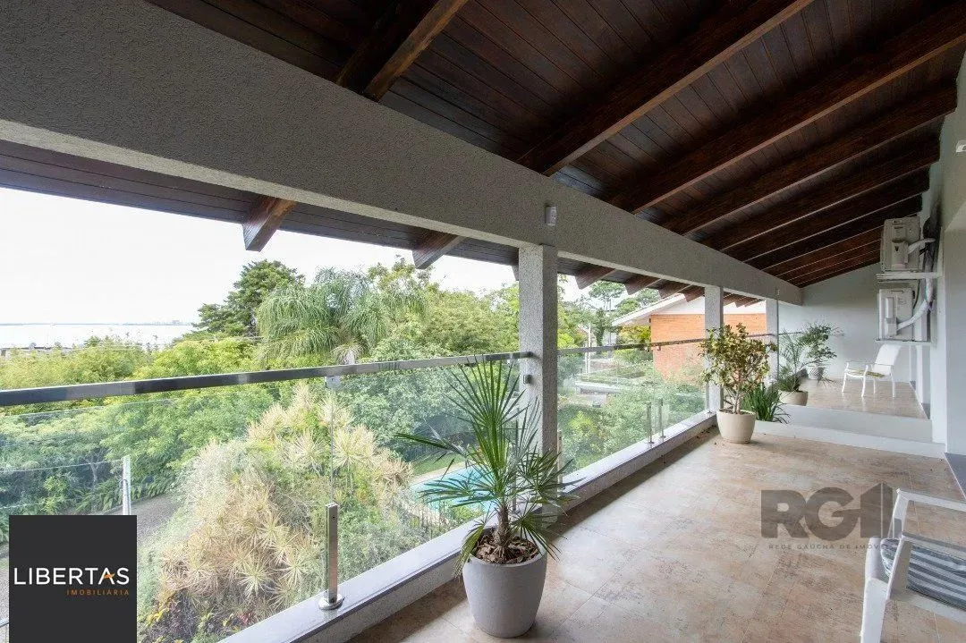 Sobrado com vista para Rio, 3 quartos, 2 suites, pátio, piscina, vaga para 4 car