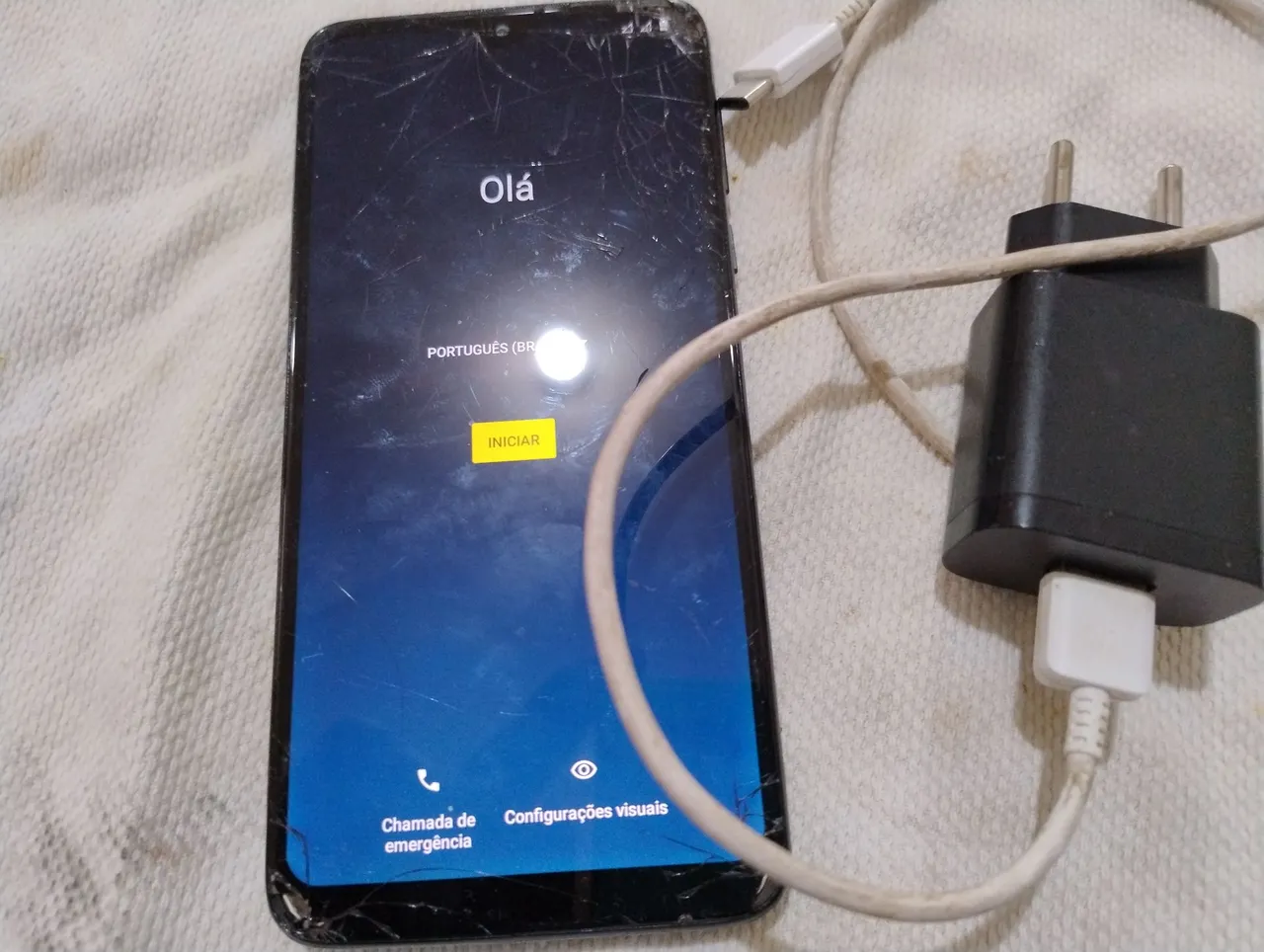 celular motg8. tela trincada