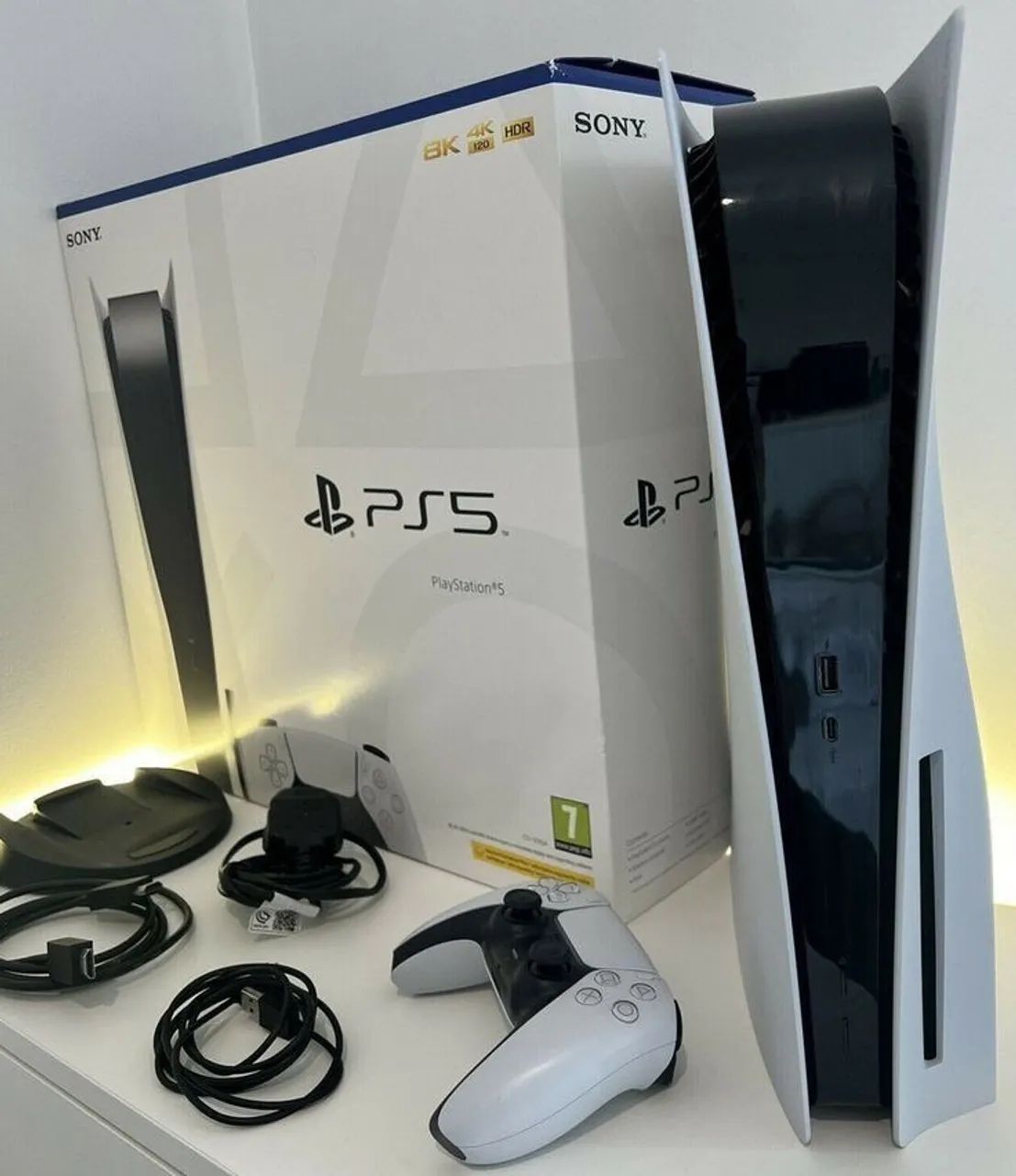 PS5 WITH NO SIGNS OF USE (WITH INVOICE)64318477665410121