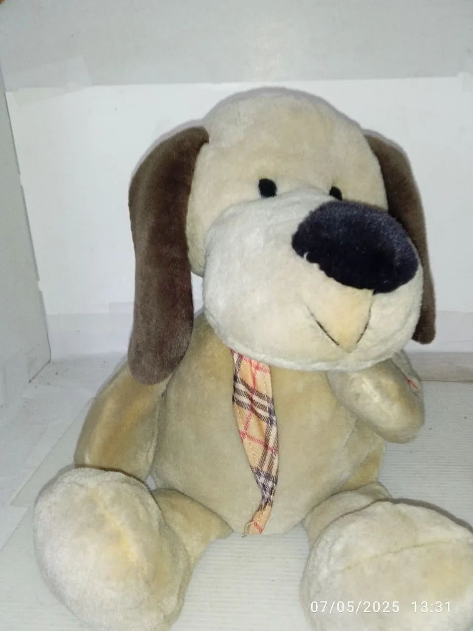 Cachorro de Pelúcia Marrom e Bege musical. - Foto 3
