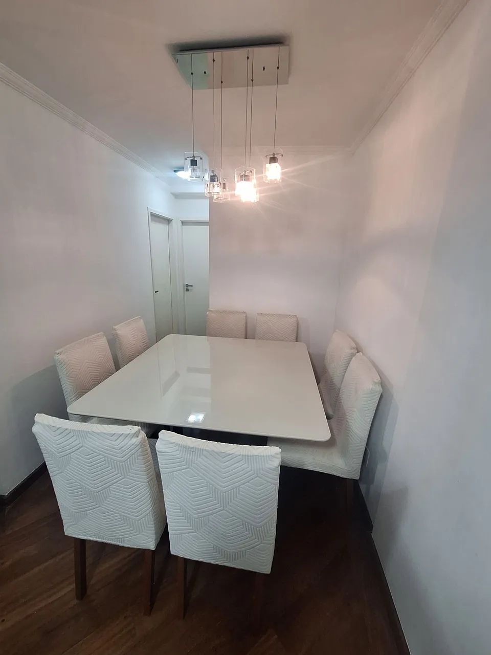 Mesa de Jantar em madeira maciça com 8 cadeiras - Foto 4