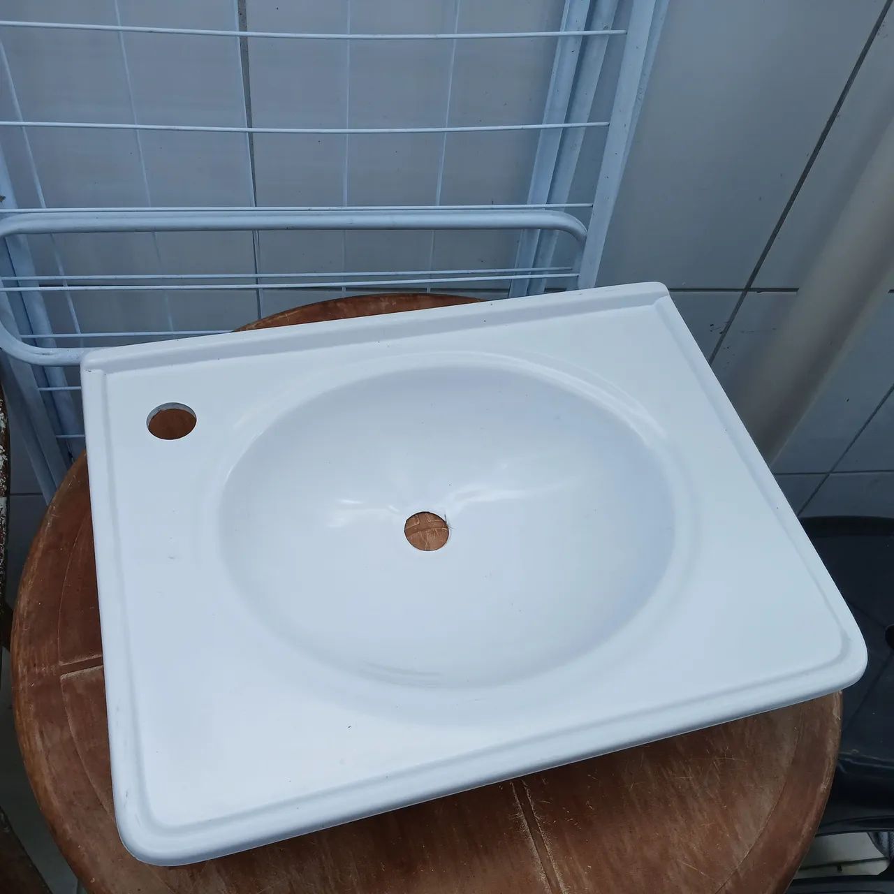 Pia lavabo banheiro pequena - Foto 2