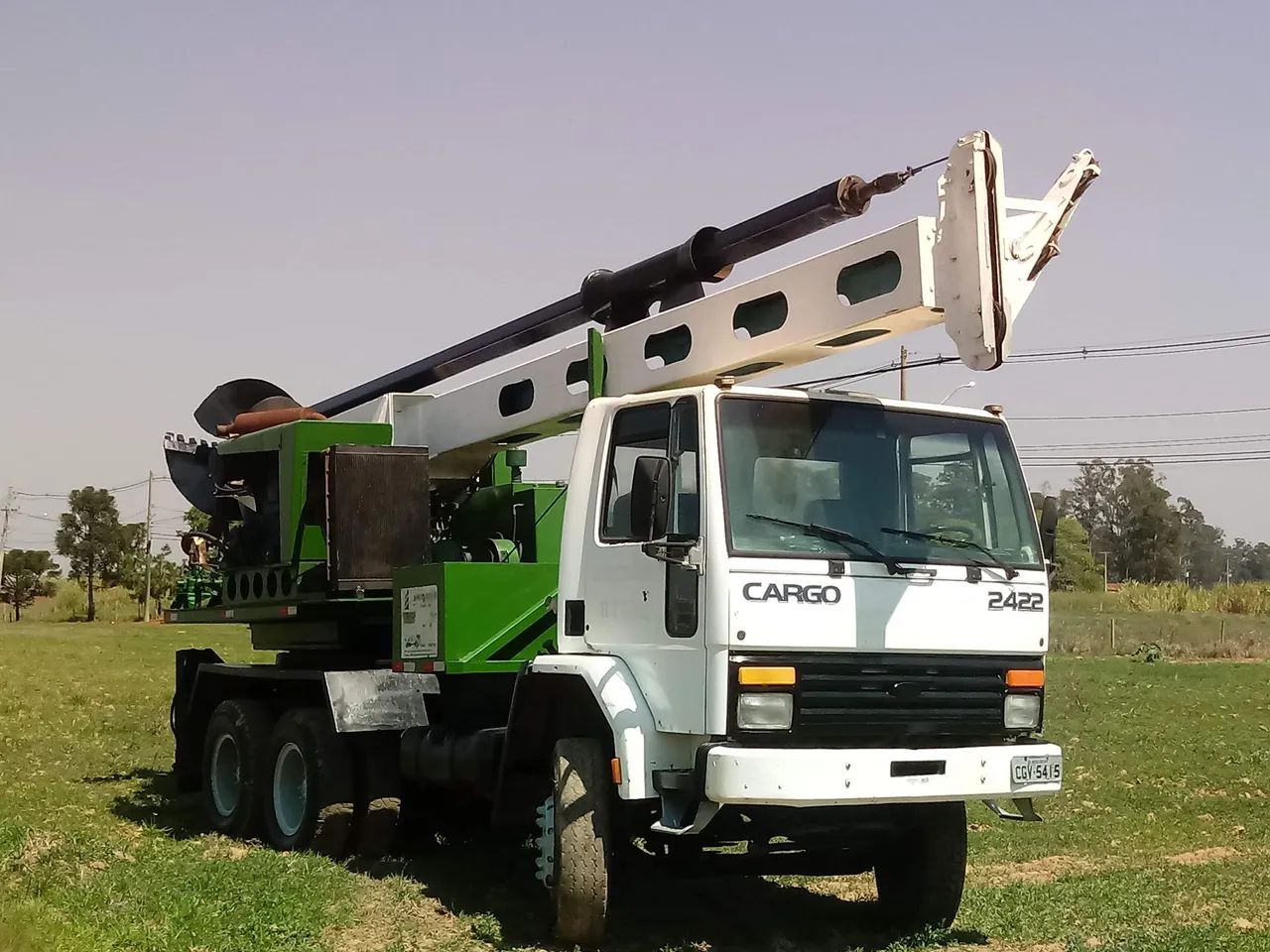 Caminhão traçado Perfuratriz 