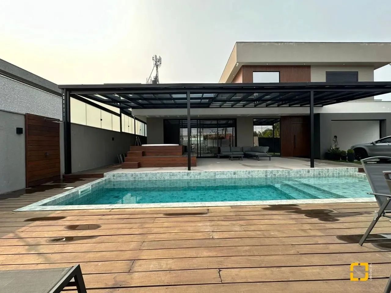 Casa de alvenaria, 2 pavimentos, 323,82 m² de área privativa, nos Ingleses.