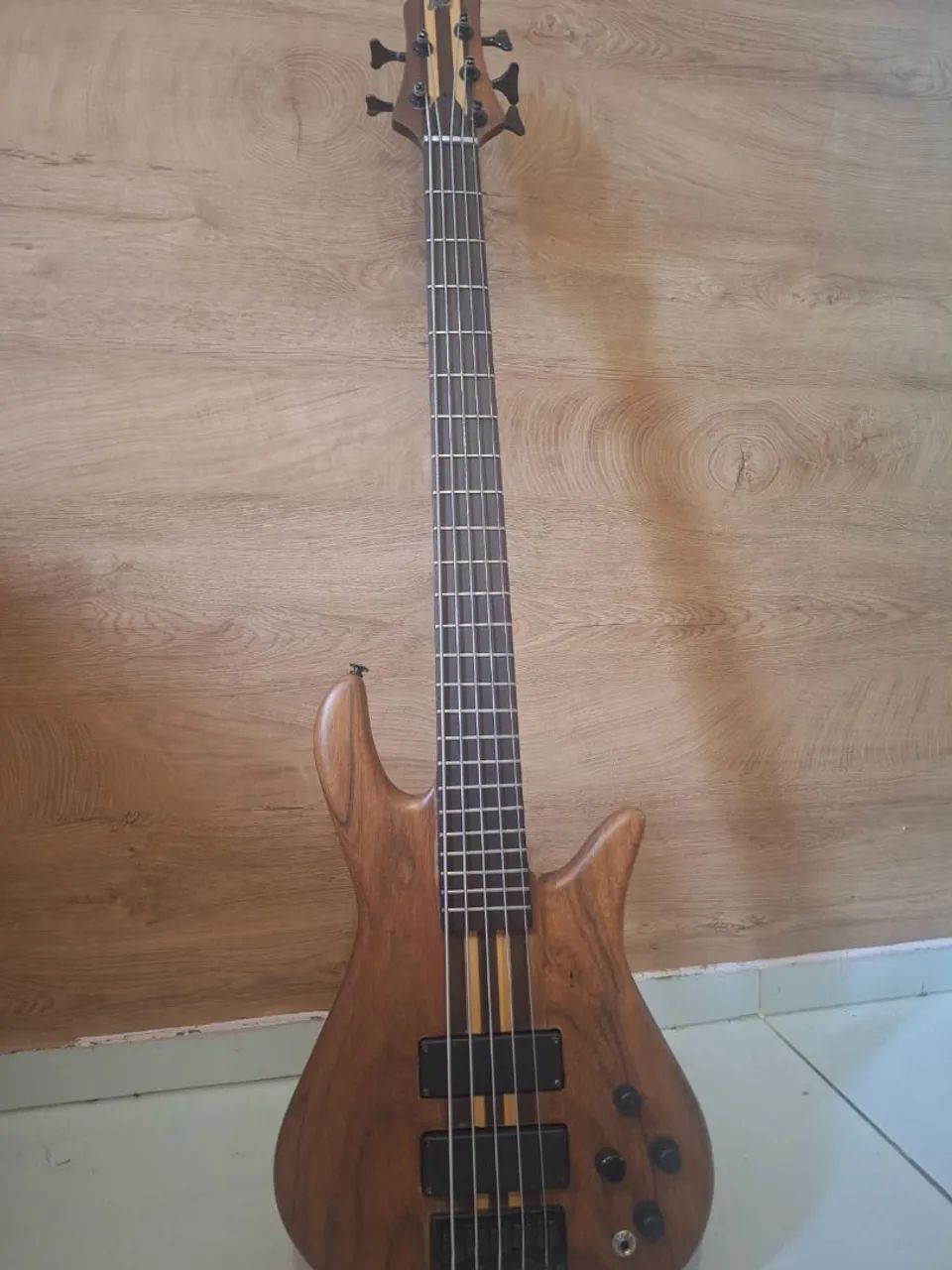 Baixo Elétrico 5 Cordas