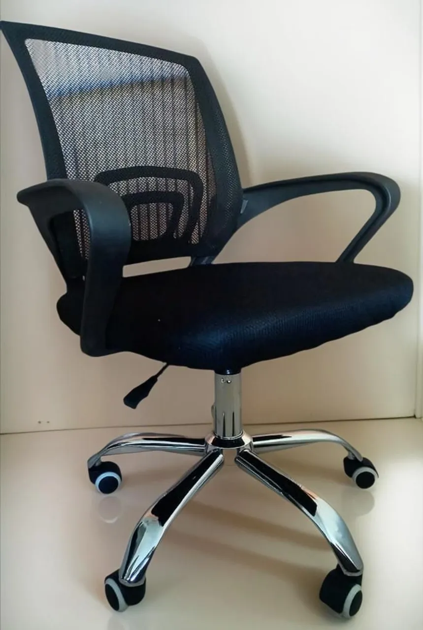 Cadeira de Escritório Giratória - R$289,90