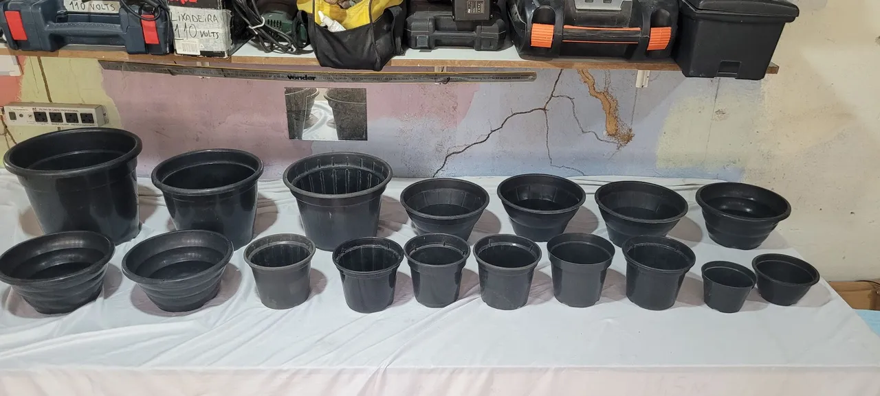 Kit com 16 vasos de planta