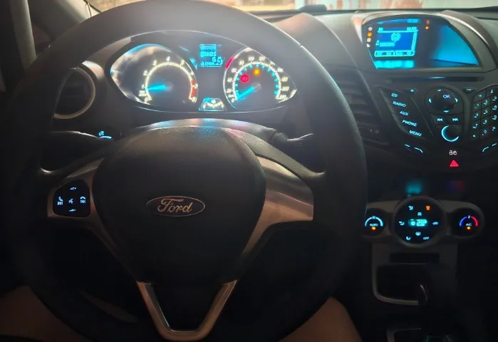 New fiesta 1.6 PowerShift automático, BEM CONSERVADO