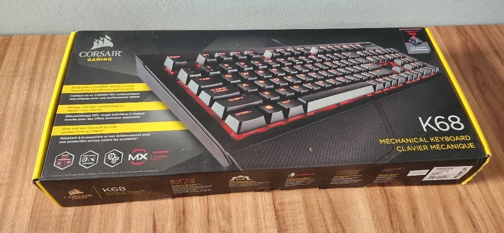 Teclado Mecânico Corsair K68