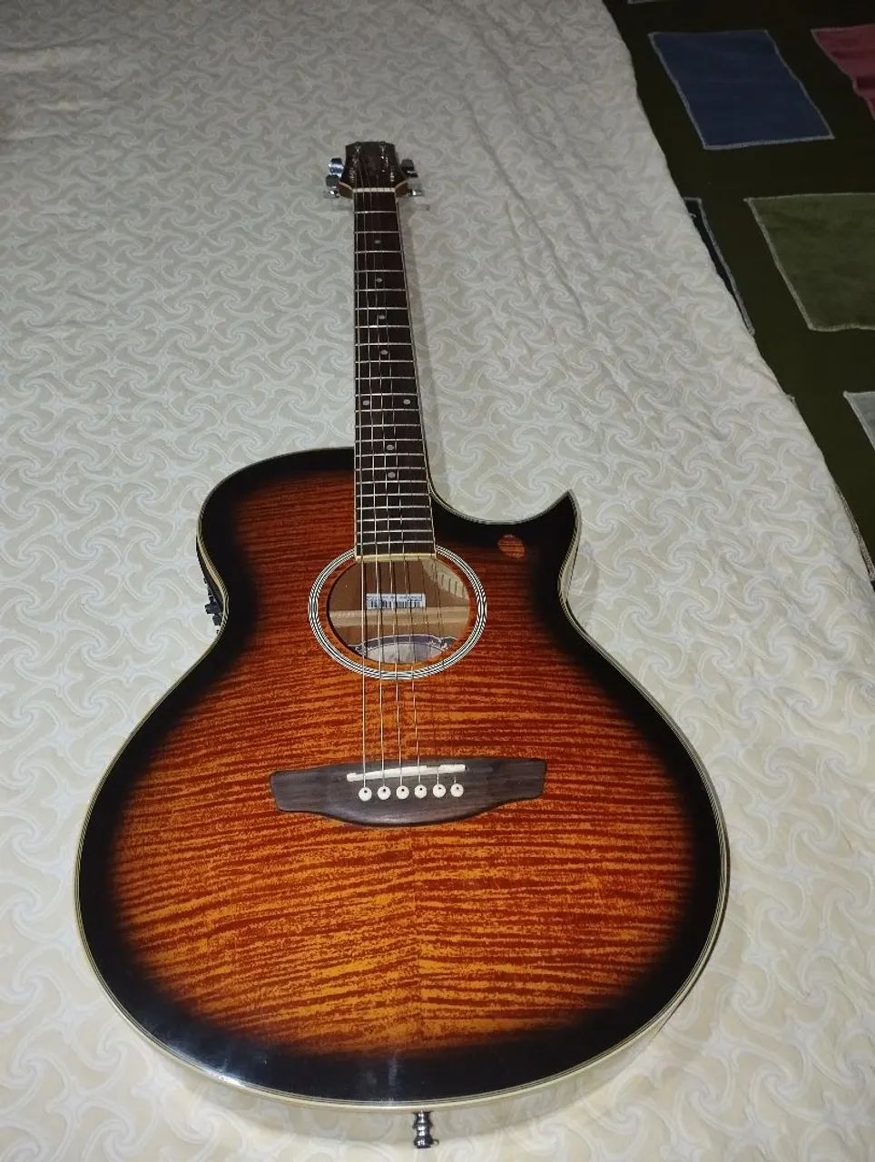 Violão eletroacústico 