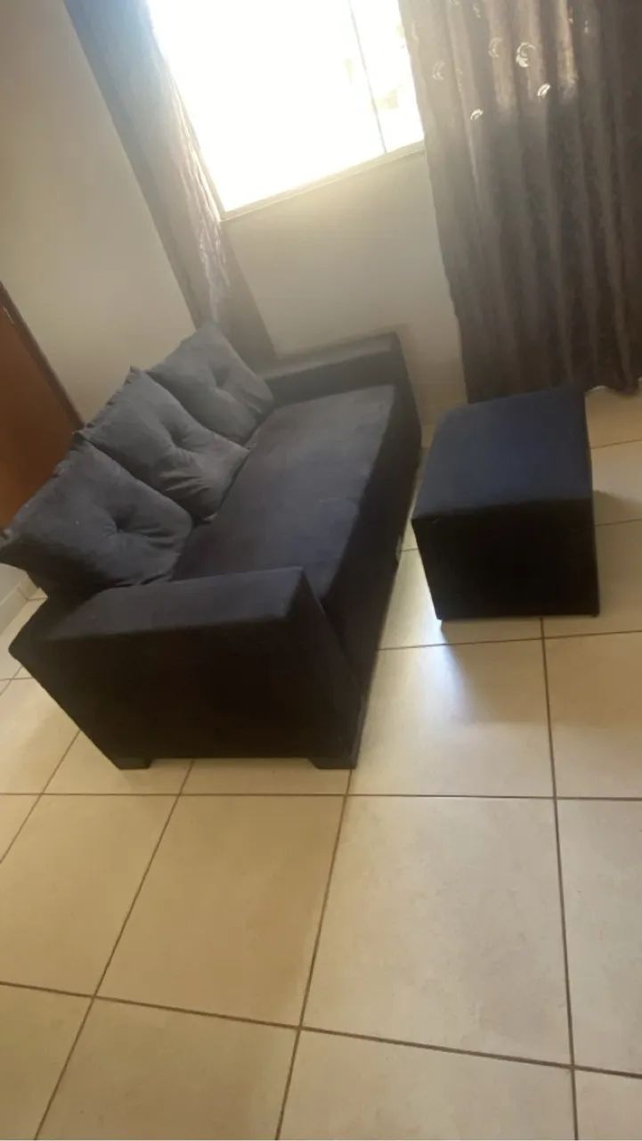 Sofá preto 3 lugares