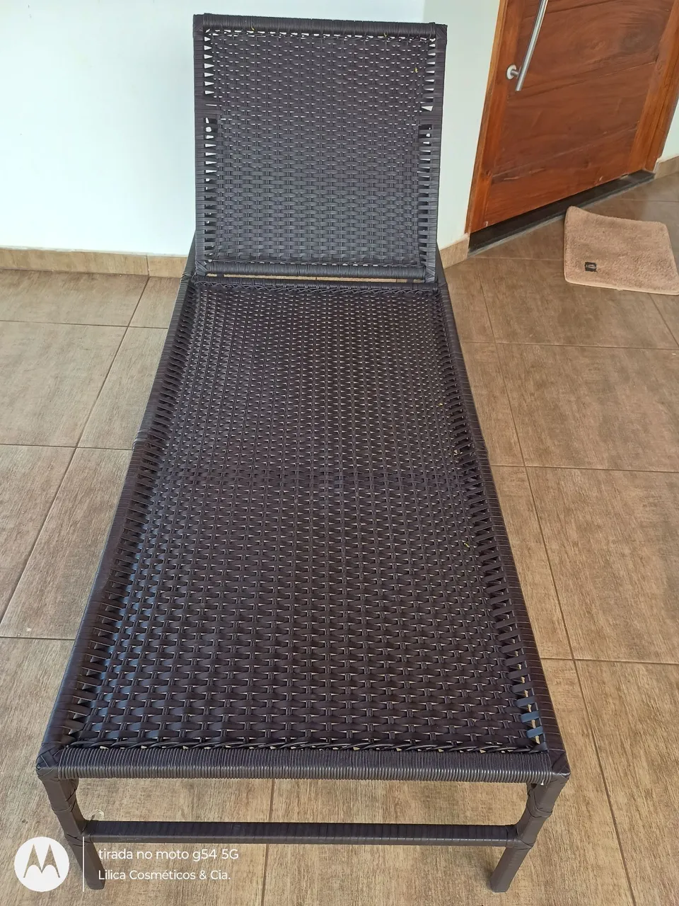 Vende-se 2 Espreguiçadeiras De Ferro Revestida De Fibra Sintética. Leia todo o anúncio.