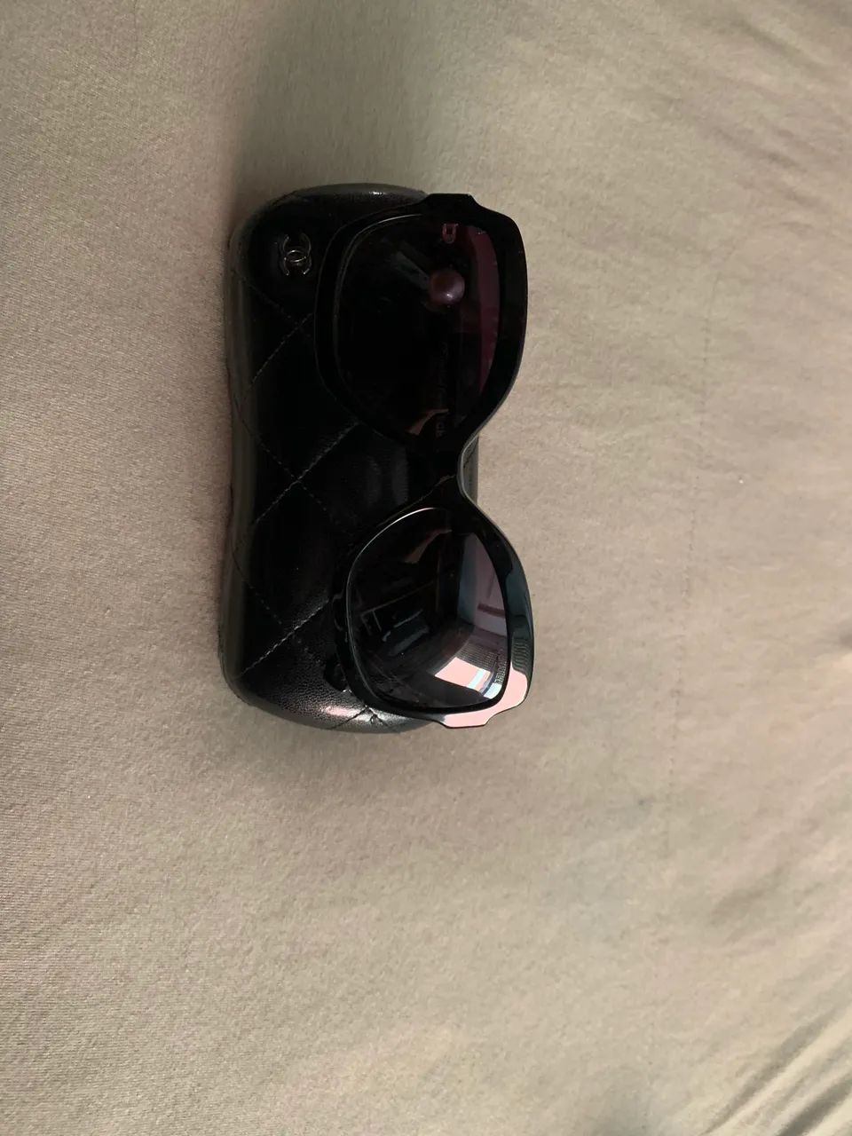 Óculos Chanel com detalhe em pérola  - Foto 5