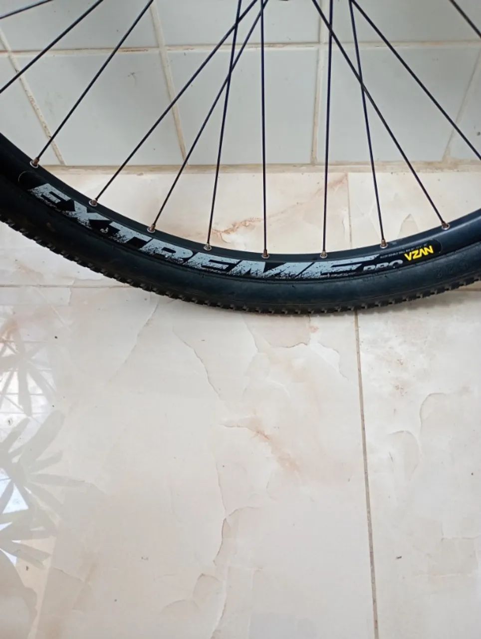 Roda dianteira completa - vzan extreme MTB (com pneu e disco center lock freio hidráulico - Foto 5
