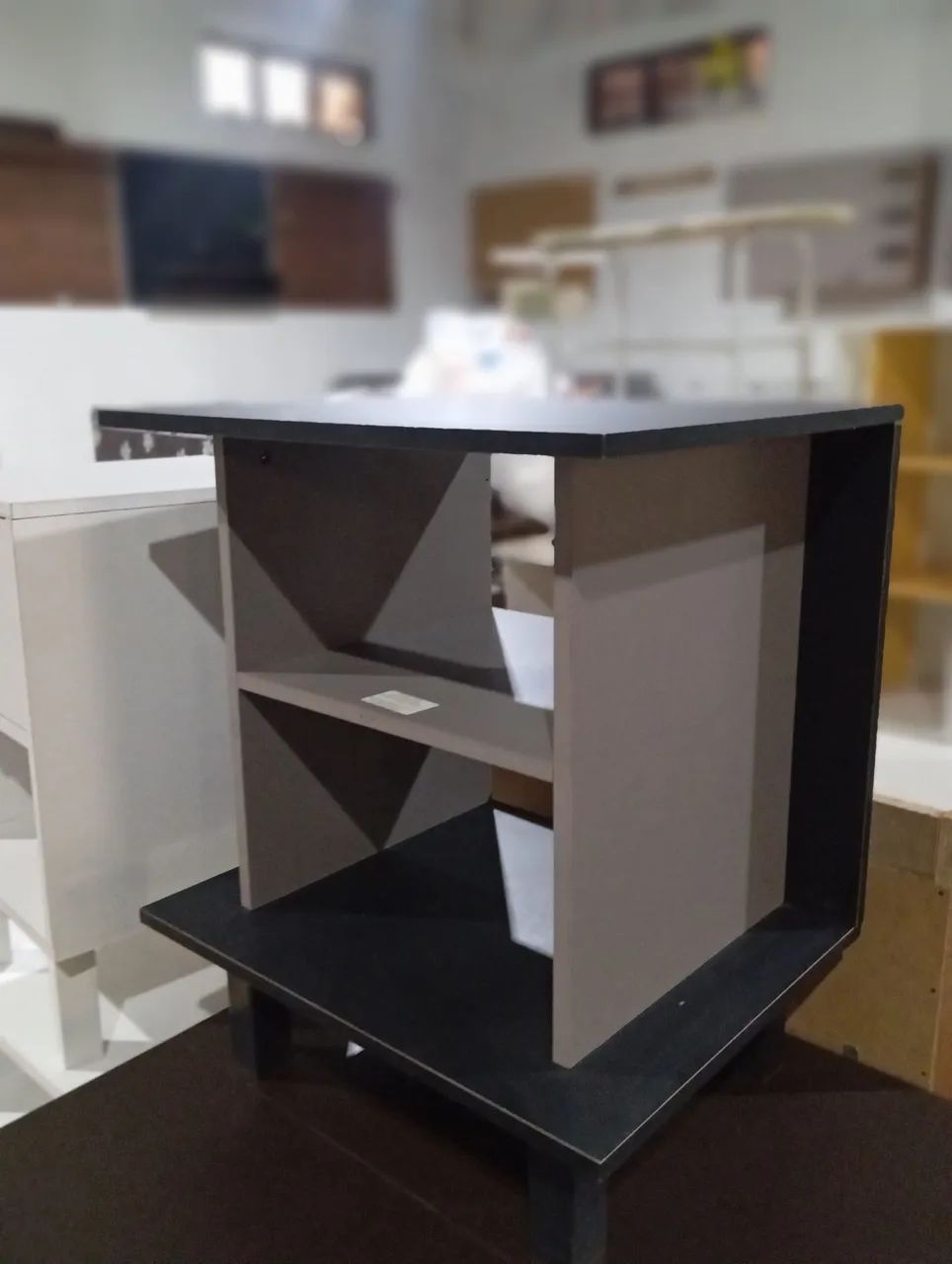 Mesa de Canto Moderna de 300 por 129,99 mostruário na loja 