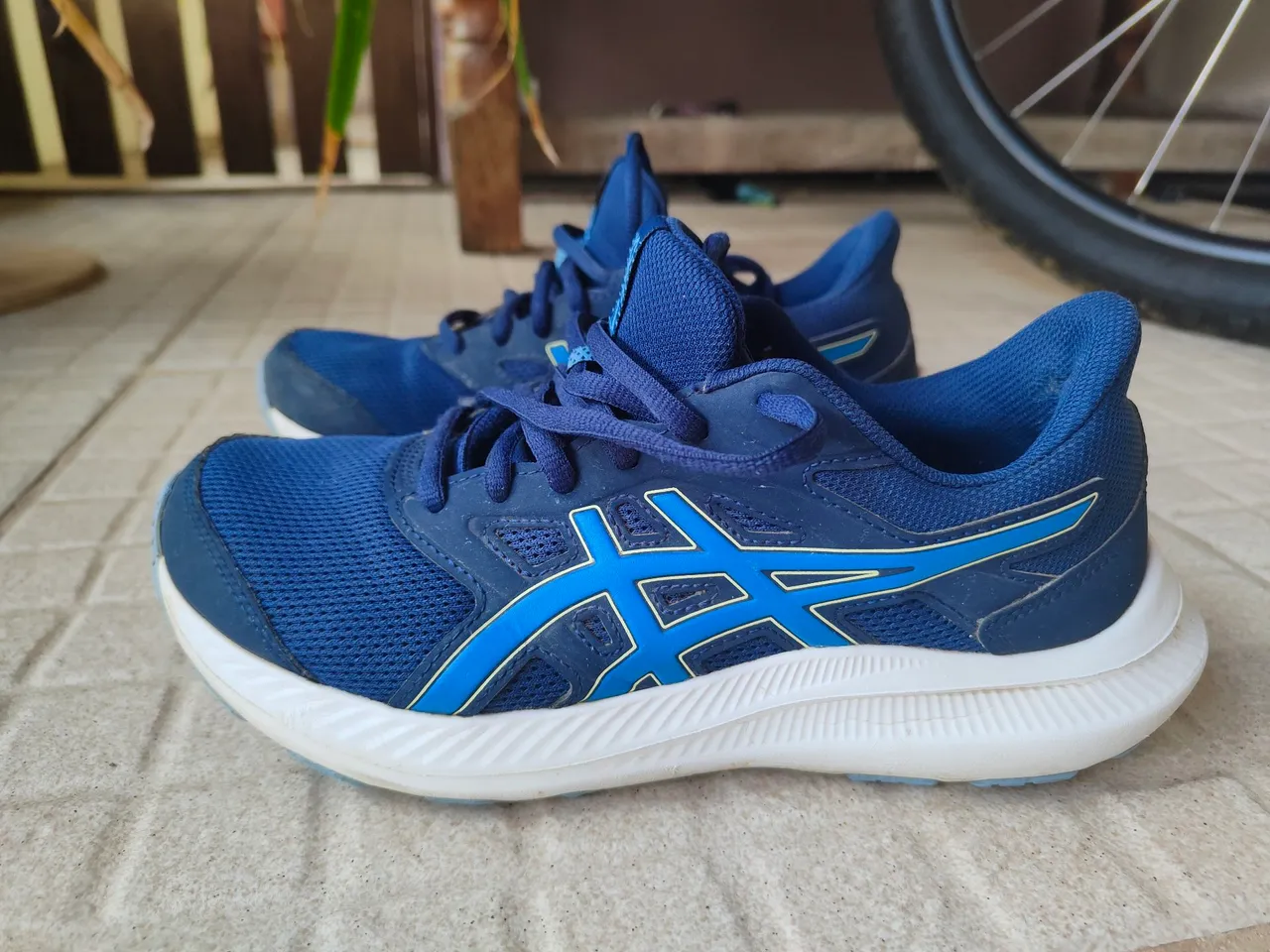 Tênis Asics corrida 36