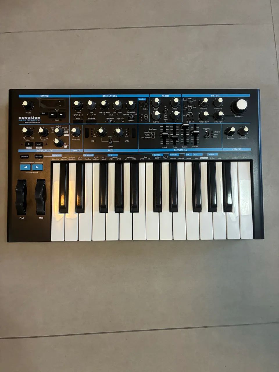 Sintetizador Novation Bass Station II - Impecável