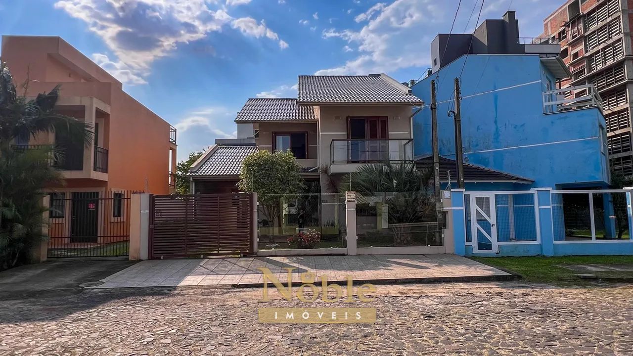 Sobrado para venda possui 163 metros quadrados com 4 quartos em Praia da Cal - Torres - RS