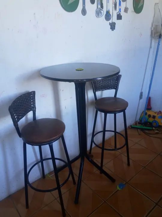 Conjunto Mesa e Cadeiras para Bar