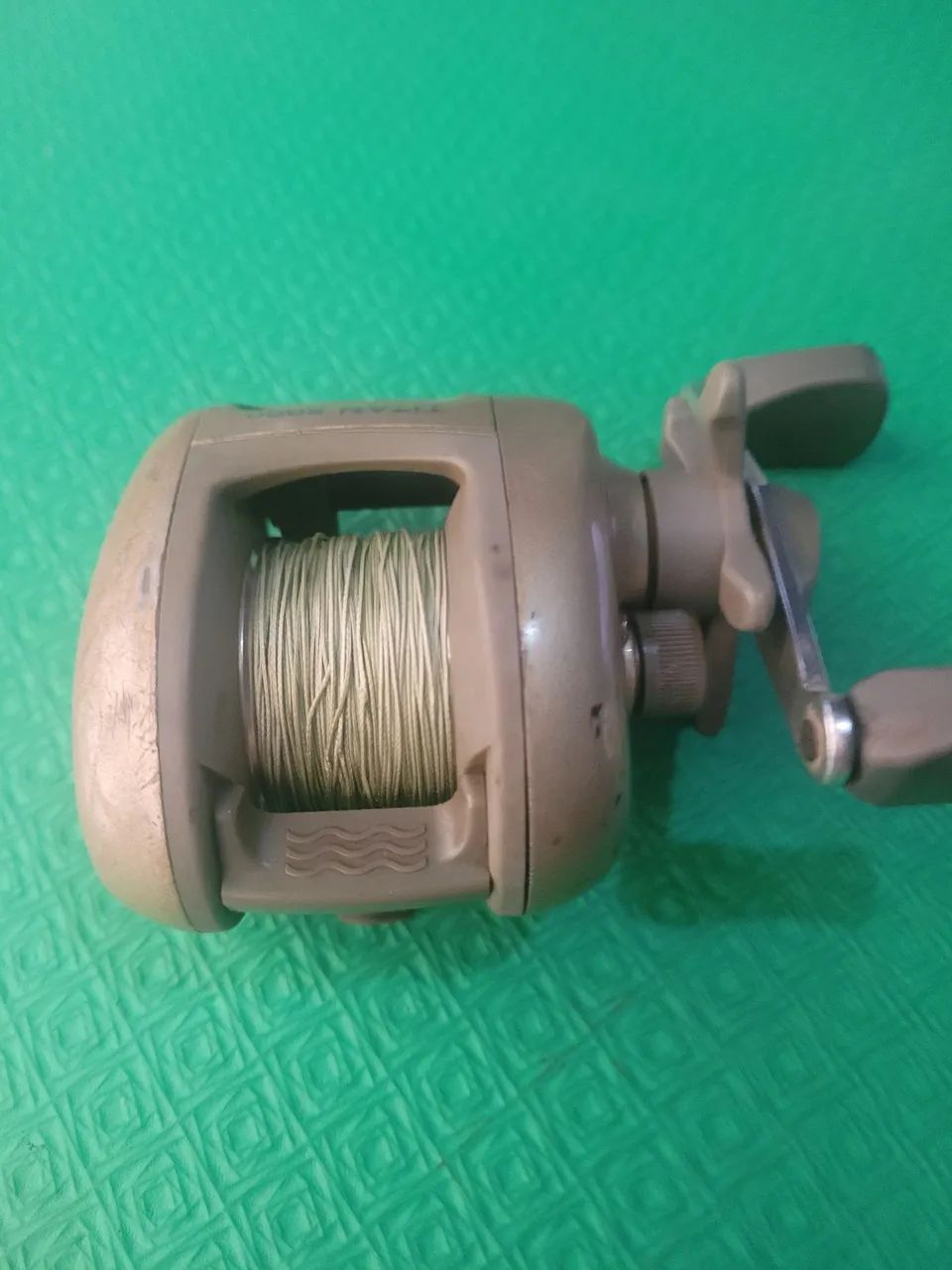 Carretilha de pesca Titan 6000 - Foto 2