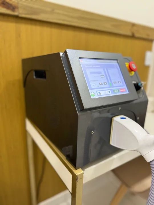 Máquina para remoção de micropigmentação e tatuagens 
