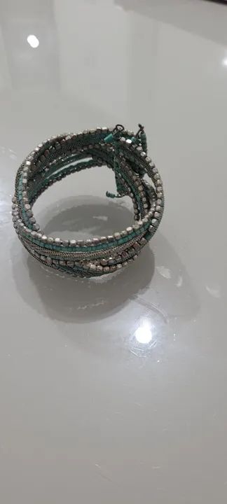 Pulseira turquesa com detalhes  pratiado - Foto 2