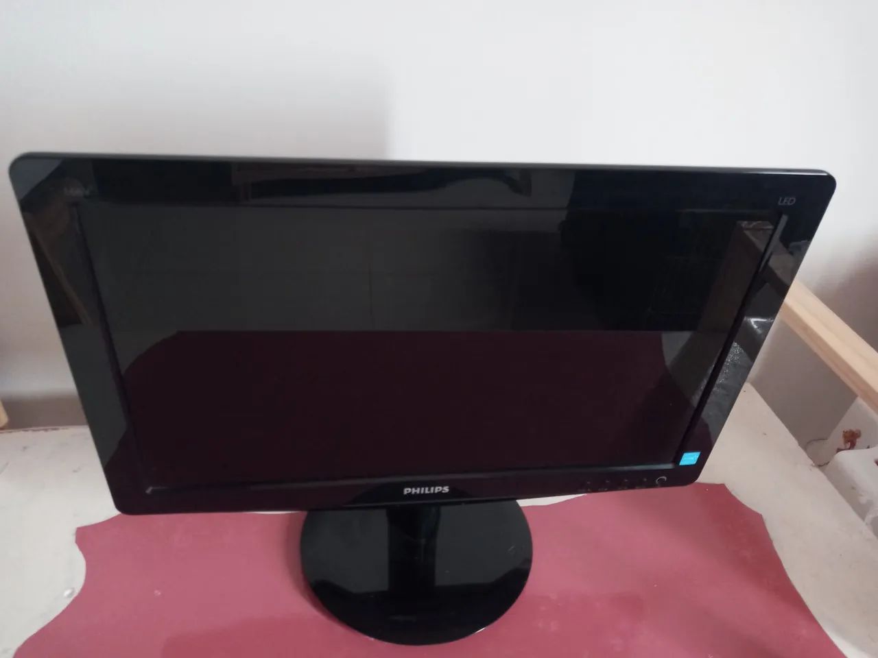 Monitor Philips LCD Led- 166v3L 15"