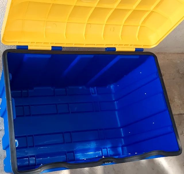Caixa/ cofre plástico 150lts 