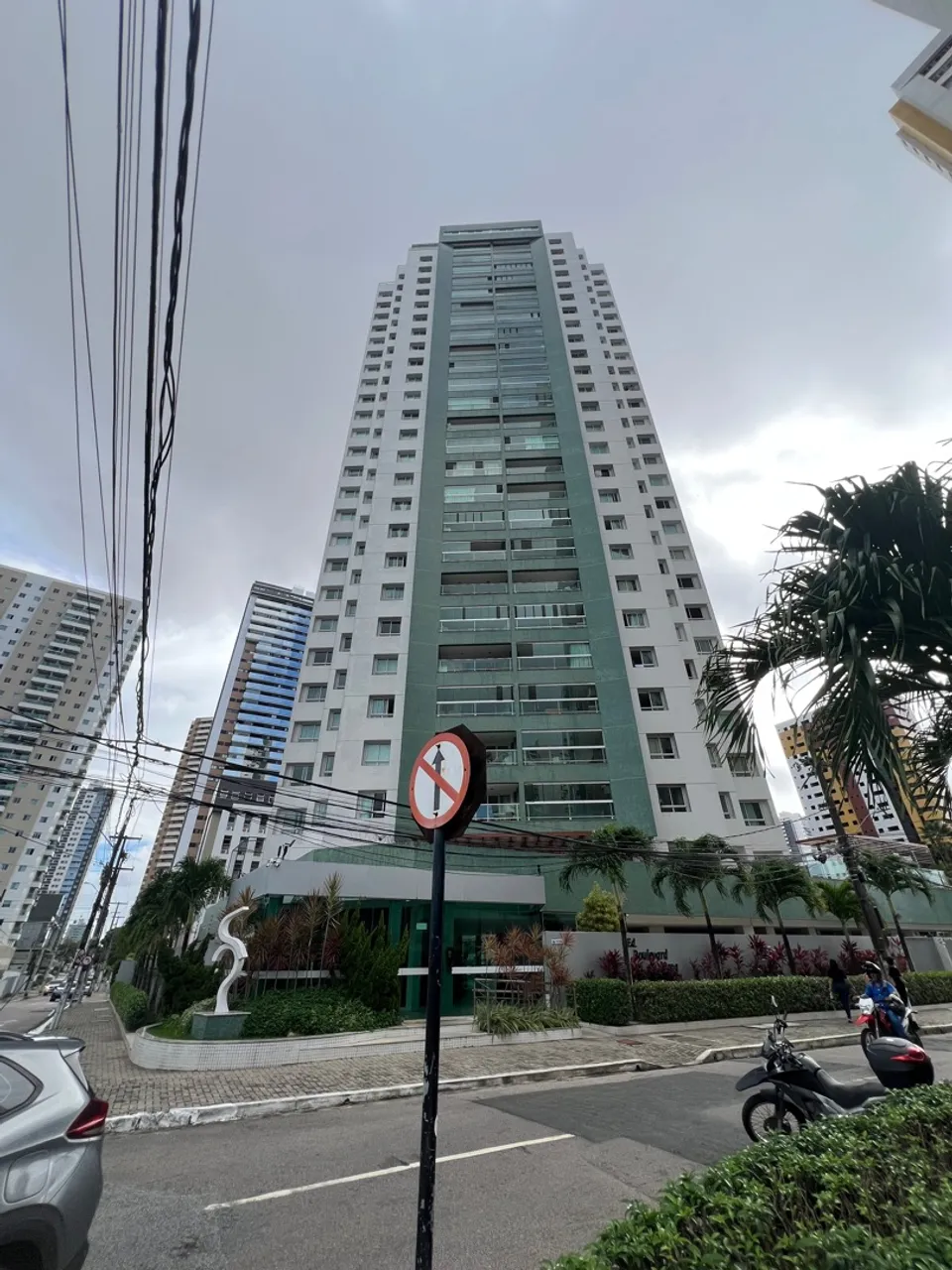 Excelente apto no Jd Luna, 3 suítes, andar alto.